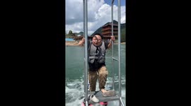 Man struggles to lift off on water flyboard in Guizhou, China