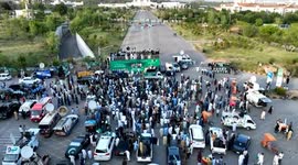 Pakistan: Drone captures hundreds gathered in Islamabad to support army amid Indo-Pak conflict (2)