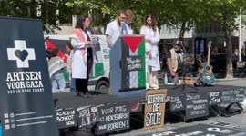 Caribbean Netherlands: Dutch medics line 1,400 white shoes to honor Gazan colleagues killed in Israeli attacks (1)