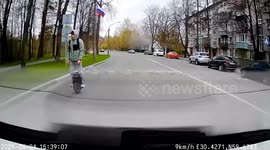 Unicyclist overtakes cars but then crashes into lamppost