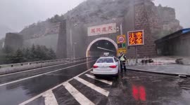 China: Unseasonal snowstorms, heavy rain disrupt transport in China