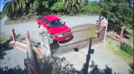 Car rolls into gate as driver steps out in Curicó