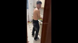 Man startled as pan bursts into flames while frying fries in Ciudad Real, Spain