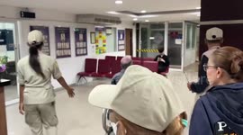 Disabled Australian tourist reports theft by Thai woman at Pattaya beach