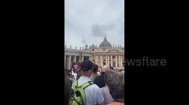 Vatican: Thousands Gather for Pope Leo XIV’s First Regina Caeli Prayers 3
