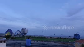 Stunning timelapse shows iconic hot air balloons launch in Turkiye's Cappaodica