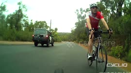 Land Rover appear to try and reverse into cyclists