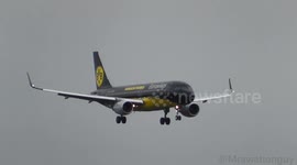 Wind Causes Passenger Plane to Abort Landing at Düsseldorf Airport