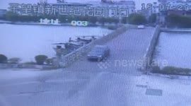 Fisherman is killed by lightning