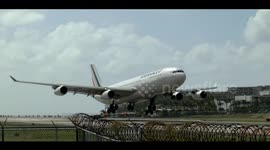 Shaky Wings Just before Touchdown in High Winds!