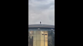 Tom Cruise seen on cinema roof in London to promote latest movie