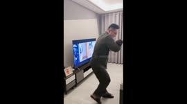 Dad dance sends restless baby dozing off