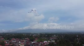 Indonesia: Indonesia’s Mount Marapi erupts again, sends ashes 1,6 km skyward