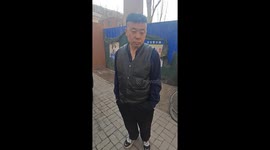 Man crashes into gate while pulling food in Inner Mongolia, China