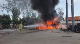 US, Bakersfield: Bakersfield Fire In Business Lot Under Investigation