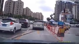 Pile drilling rig collapses onto road in front of cars China