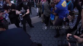 US: Pro-Palestine, pro-Israel protesters clash at New York's Union Square