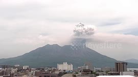 Sakurajima Volcano eruption sends ash 3km skywards in Japan