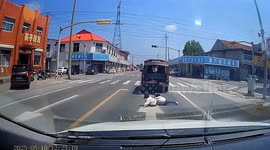 Young girls tumble onto road in front of traffic after vehicle's boot suddenly swings open