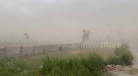 Pakistan: Powerful dust and windstorm hits Peshawar, causing widespread disruption