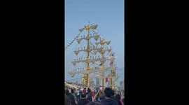Footage of Mexican Navy training ship moments before deadly bridge collision in New York