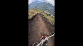 Downhill El Calvario Trail in Pimampiro