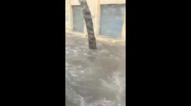 Flash floods submerge cars amid storms in Buenos Aires