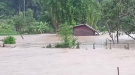 Flash flood washes away homes along Indonesia-Malaysia border