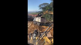 Truck loaded with dirt tips over while leaving site in Betim
