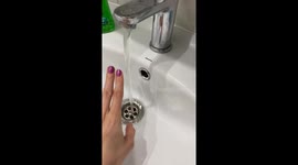 The thermal nail polish changes color underwater