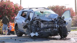 US, Bakersfield: Bakersfield 2 Injured In Head On Collision
