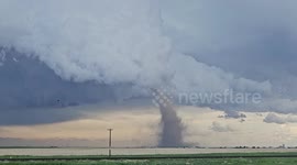 Tornado touches down in Colorado leaving destruction behind