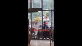 Furious driver shouts at shopping mall front desk over parking fees
