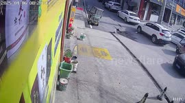 Passersby lift vehicle to rescue little girl run over on street in Hunan, China