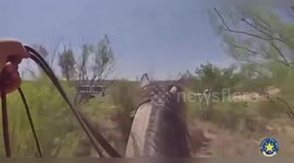 US: Texas Police On Horseback Track Down Illegal Immigrants Hiding On Private Ranch
