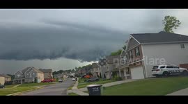 US: Shelf Cloud Looms Over Clarksville as Severe Storm Approaches