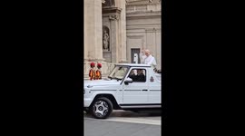 Pope Leo XIV Arrives in the Popemobile | First General Audience at the Vatican