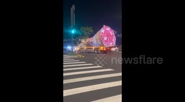 Truck carrying HUGE bouquet turns heads on day in China associated with love
