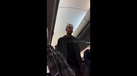 Armed police board plane amid bomb threat in San Diego