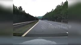 Loose wheel causes chaos on highway in China