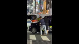 Furious Chinese woman kicks taxi in Japan