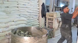 Bread production restarts in Gaza after 81-day humanitarian aid blockade by Israel (2)