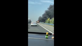 Driver narrowly avoids injury during truck explosion on highway in Henan, China