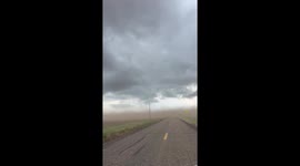 US: Tornado-Warned Storm Sweeps Northern Texas, Whipping Up Dust in Dickens