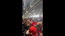 UK: Stations Overcrowded as Fans Flock to Liverpool for Premier League Parade