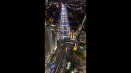 Massive crowd in Plaza de España for Christmas lights switch-on in Madrid (2022)