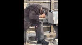Man spotted cutting his own hair on the roadside in Suwon, South Korea