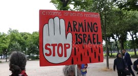 France: Israelis gather near French Foreign Ministry to protest attacks on Gaza (2)