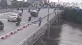 Brave PE teacher jumps into river to save student who plunged from bridge