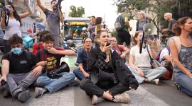 Israel: Israeli protesters block road, demand return of hostages at 600th day of attacks on Gaza